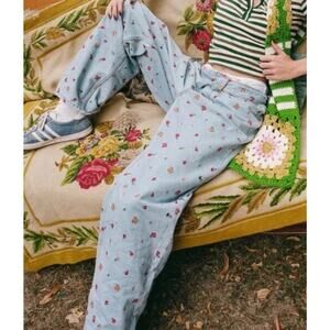 BDG Skylar High Rise Y2K Baggy Jean Embroidered Flowers Light Wash 24 A003324